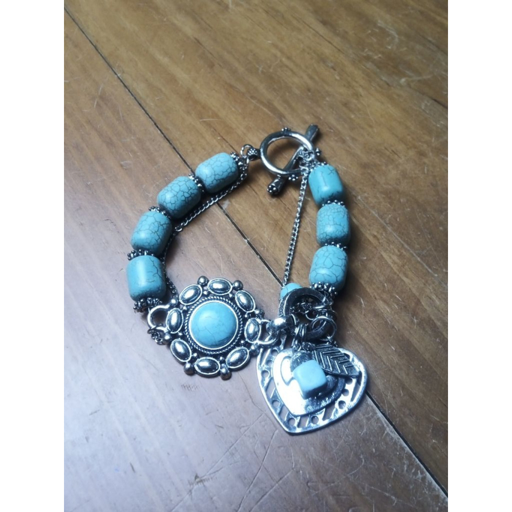 Bracelet Turquoise Beaded Heart Charm Silver Tone - Picture 2 of 4